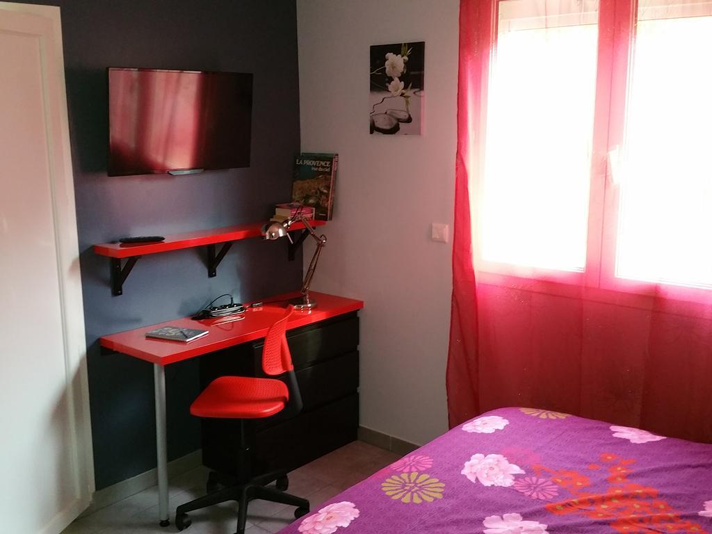 Villa Petit studio au calme à La Crau Extérieur photo