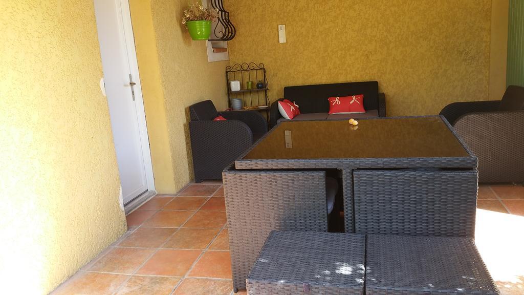 Villa Petit studio au calme à La Crau Extérieur photo