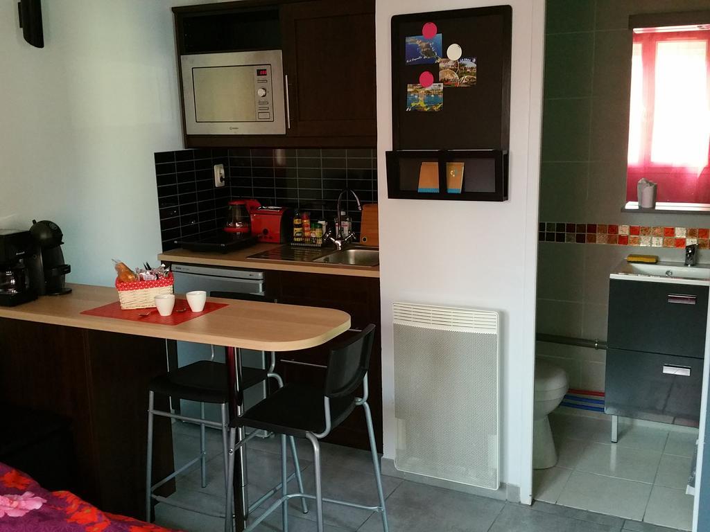 Villa Petit studio au calme à La Crau Extérieur photo